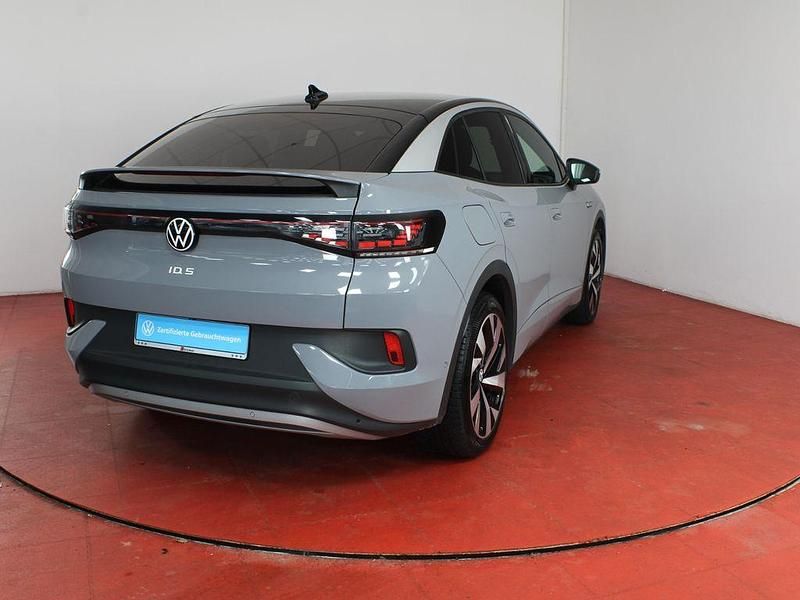 Gebraucht VW ID.5 Pro Performance 150 kW (204 PS) 2023 Mondsteingrau schwarz SUV