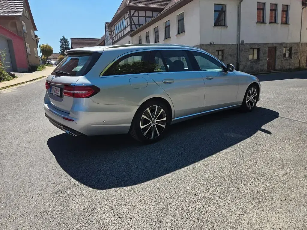 Gebraucht Mercedes E220 194 PS (142 kW) 2018 Silber Limousine