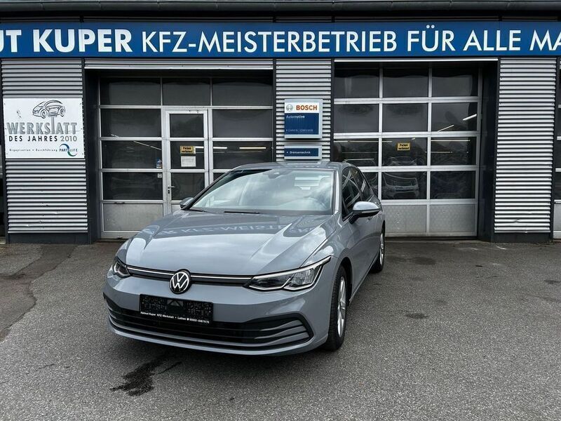 Mondsteingrau Gebraucht 2022 VW Golf VIII Basis Limousine | 17.700 € (Fairer Preis) - Bild 1/4