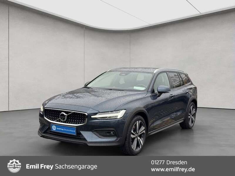 Blau Gebraucht 2024 Volvo V60 CC Ultimate Kombi | 43.880 € (Superpreis) - Bild 1/4