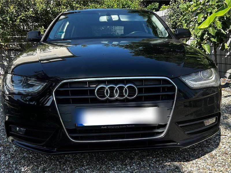 Schwarz Gebraucht 2012 Audi A4 Ambition Kombi | 10.200 € (Fairer Preis) - Bild 1/4
