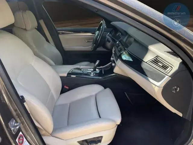Gebraucht BMW 530 258 PS (189 kW) 2012 Braun Limousine