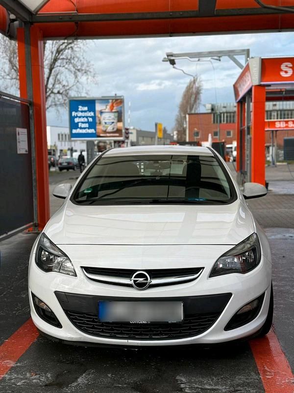 Gebraucht Opel Astra 115 PS (84 kW) 2014 Weiß Limousine