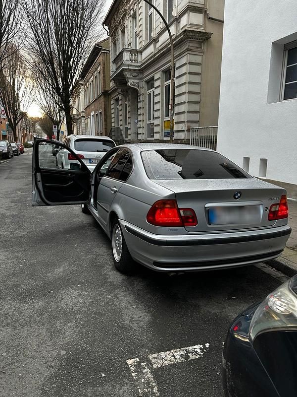 Gebraucht BMW 320 150 PS (110 kW) 1998 Silber Limousine