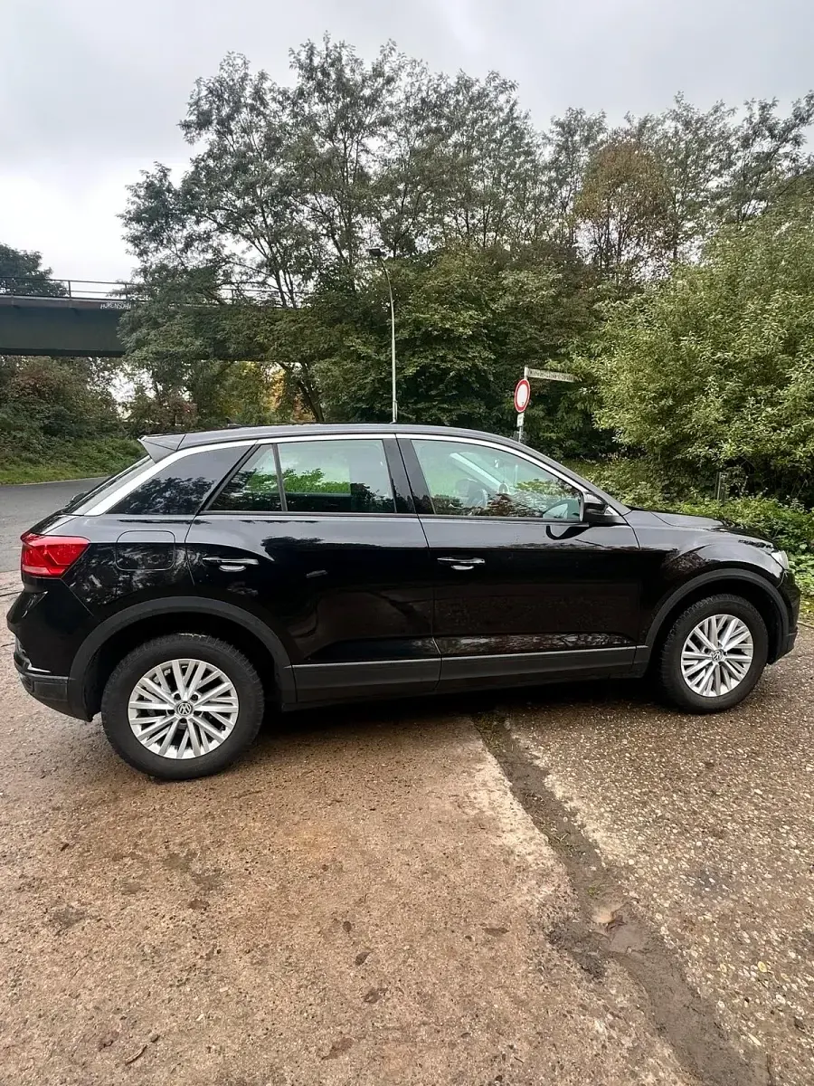 Second-hand VW T-Roc 116 CP (85 kW) 2017 Negru SUV