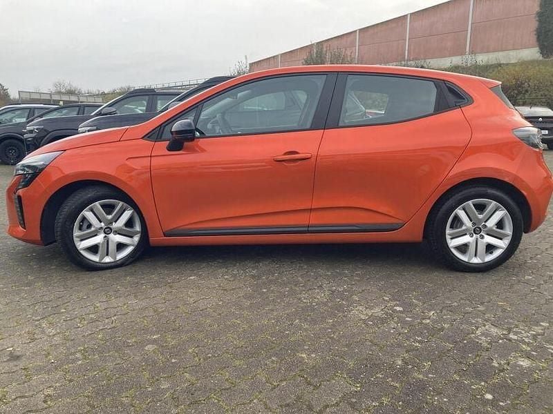 Usata Renault Clio V Evolution 143 CV (105 kW) 2024 Arancione Berlina