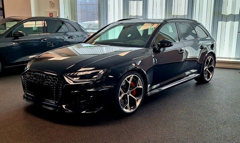 Schwarz Gebraucht 2023 Audi RS4 Competition Kombi | 79.950 € (Etwas zu teuer) - Bild 1/4