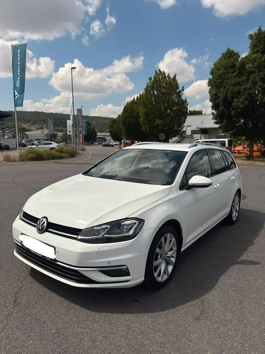 Gebraucht VW Golf VII Highline 150 PS (110 kW) 2019 Weiß Kombi
