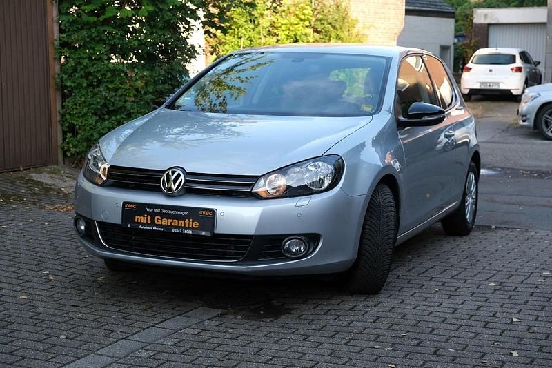 Reflexsilber Gebraucht 2011 VW Golf VI Style Kleinwagen | 8.399 € (Fairer Preis) - Bild 1/4