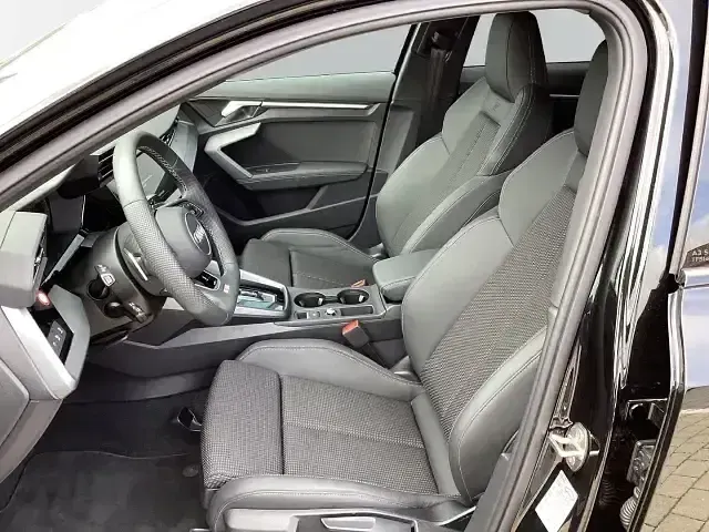 Gebraucht Audi A3 Sportback e-tron S-Line 204 PS (150 kW) 2025 Mythosschwarz metallic Kleinwagen