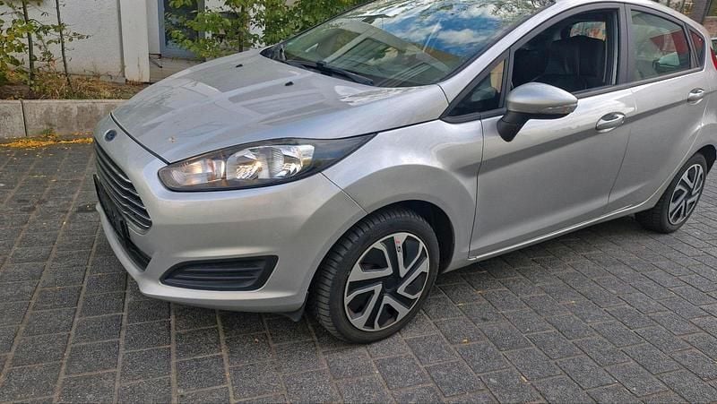 Gebraucht Ford Fiesta 75 PS (55 kW) 2014 Silber Kleinwagen