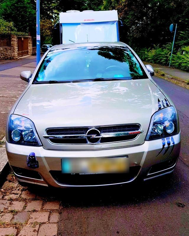 Grau Gebraucht 2003 Opel Vectra GTS Limousine | 2.700 € (Fairer Preis) - Bild 1/4