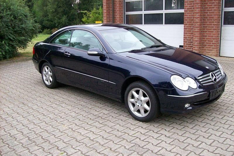 Blau Gebraucht 2002 Mercedes CLK320 Elegance Coupé | 6.750 € (Fairer Preis) - Bild 1/4