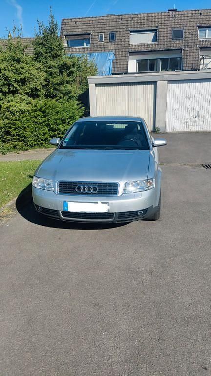Silber Gebraucht 2001 Audi A4 Limousine | 3.750 € (Etwas zu teuer) - Bild 1/4