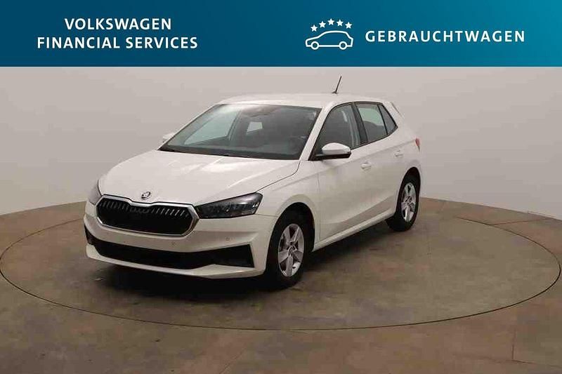 Weiß Gebraucht 2023 Skoda Fabia Ambition Kleinwagen | 18.799 € (Fairer Preis) - Bild 1/4