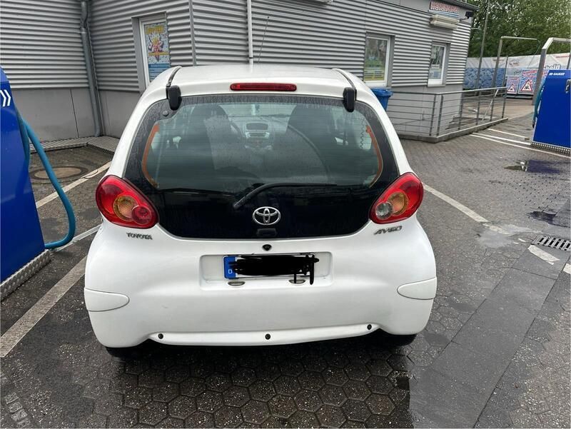 Weiß Gebraucht 2007 Toyota Aygo Kleinwagen | 1.800 € (Fairer Preis) - Bild 1/4