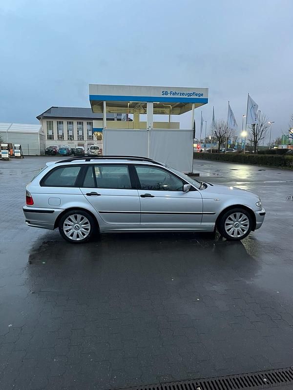 Gebraucht BMW 320 150 PS (110 kW) 2004 Grau Kombi