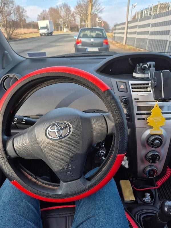 Gebraucht Toyota Yaris 69 PS (50 kW) 2006 Rot