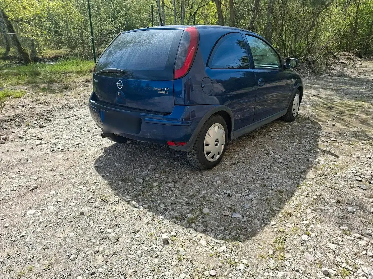 Używany Opel Corsa 75 KM (55 kW) 2004 Niebieski Hatchback