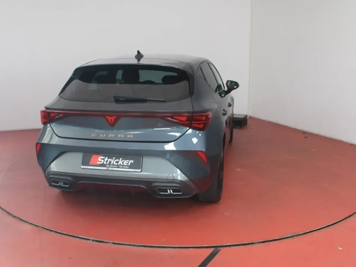 Gebraucht Cupra Leon 150 PS (110 kW) 2025 Magnetic grau metallic Limousine
