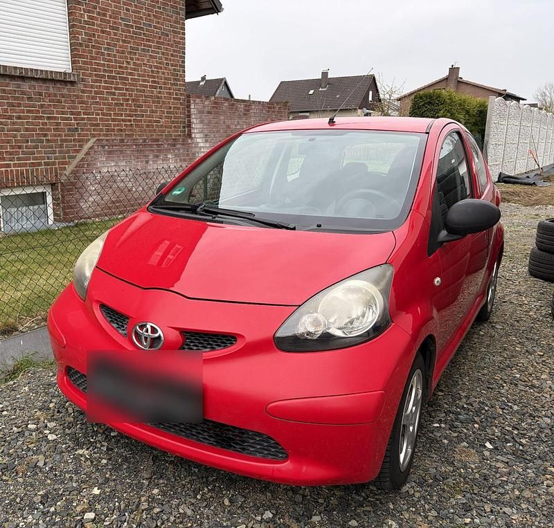 Gebraucht Toyota Aygo 72 PS (52 kW) 2006 Rot Kleinwagen