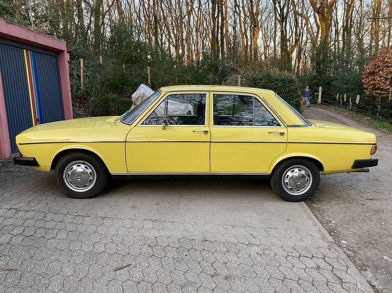 Usado Audi 100 84 HP (61 kW) 1976 Amarelo Sedan