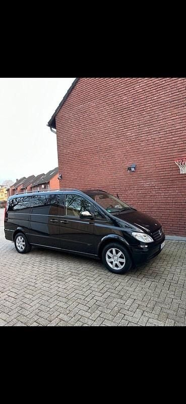 Schwarz Gebraucht 2011 Mercedes Viano Van / Kleinbus | 24.900 € - Bild 1/4