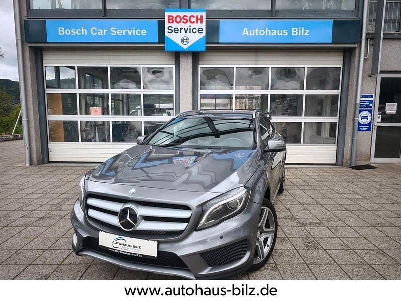 Grau Gebraucht 2015 Mercedes GLA250 StreetStyle SUV | 18.640 € (Guter Preis) - Bild 1/4