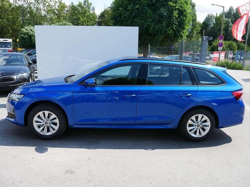 Neu Skoda Octavia Selection 150 PS (110 kW) 2025 Raceblau metallic Kombi