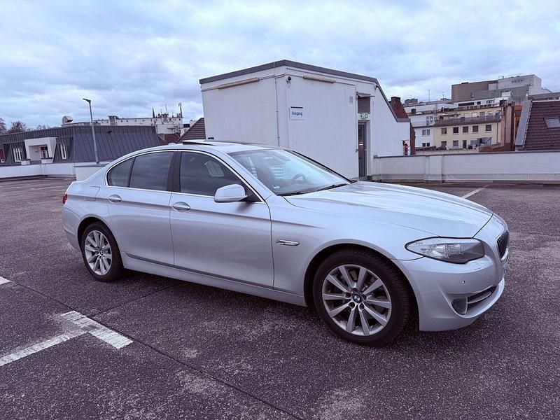 Gebraucht BMW 530 258 PS (189 kW) 2012 Silber Limousine