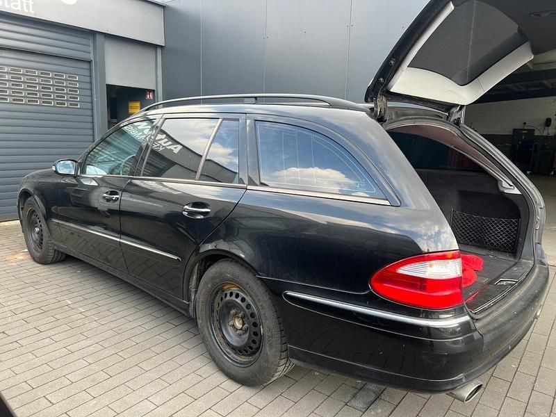 Gebraucht Mercedes E240 170 PS (125 kW) 2004 Schwarz Kombi