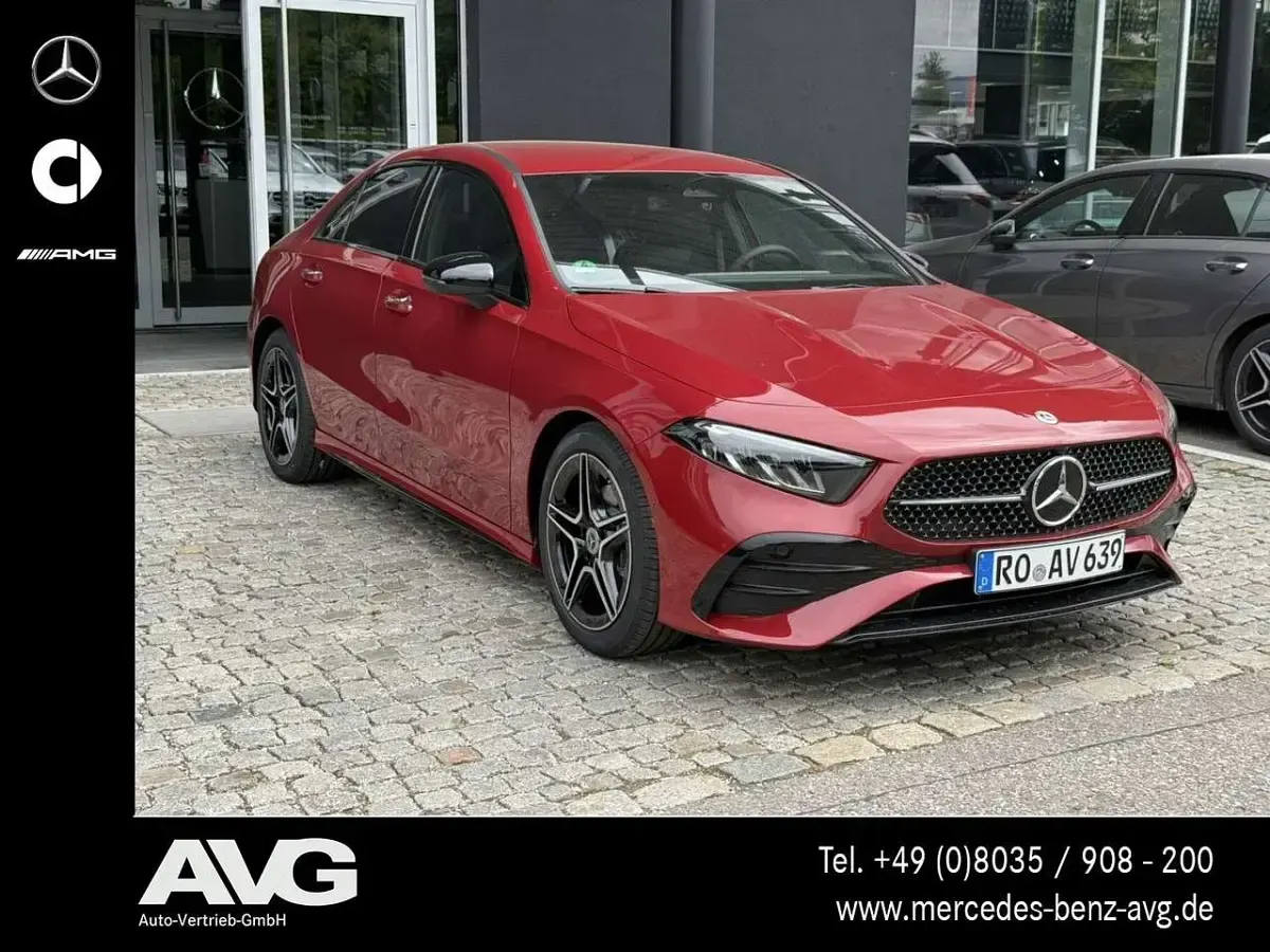 Gebraucht Mercedes A200 AMG 163 PS (119 kW) 2025 Patagonienrot Limousine