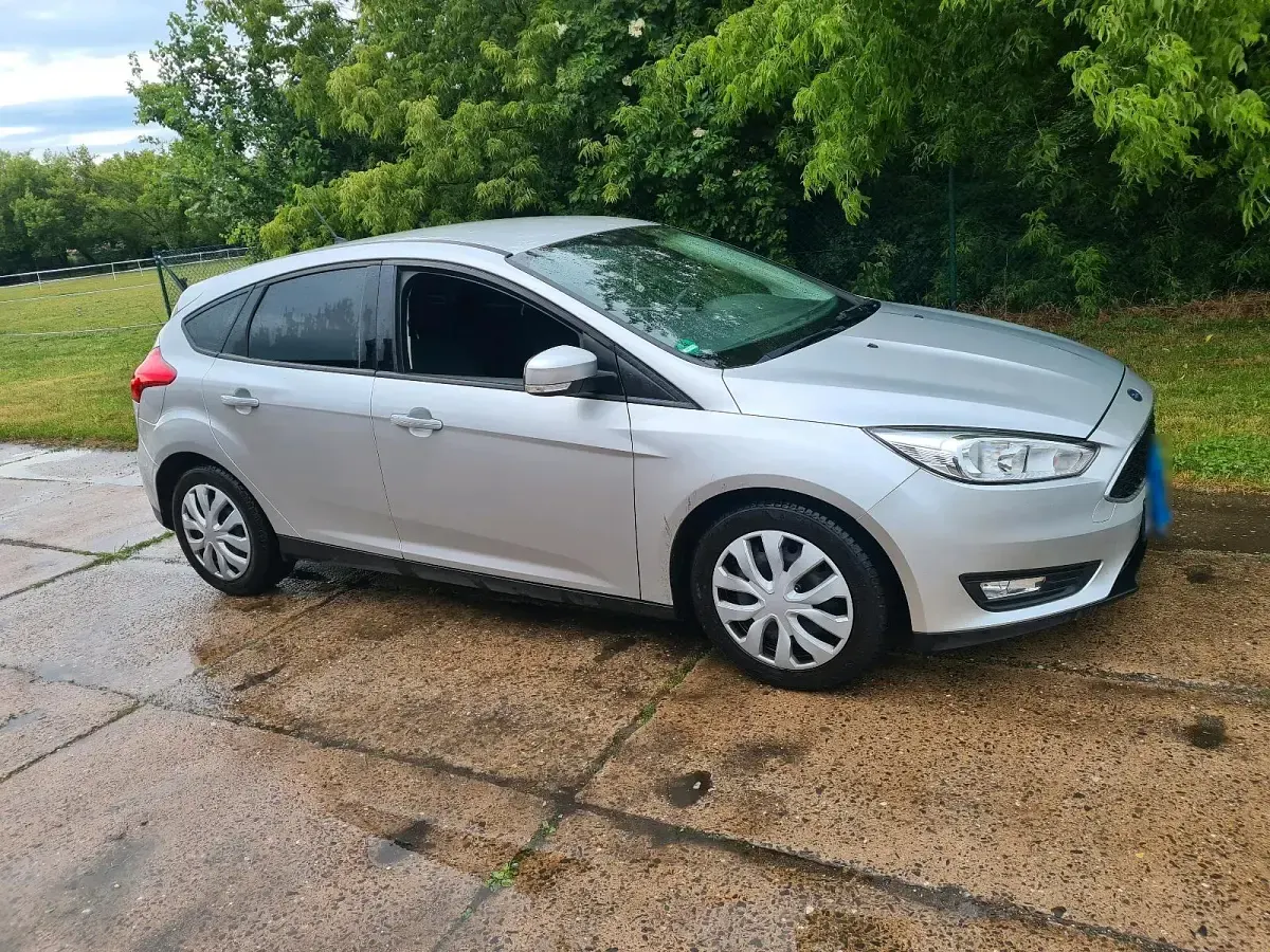Gebraucht Ford Focus 120 PS (88 kW) 2017 Silber Limousine