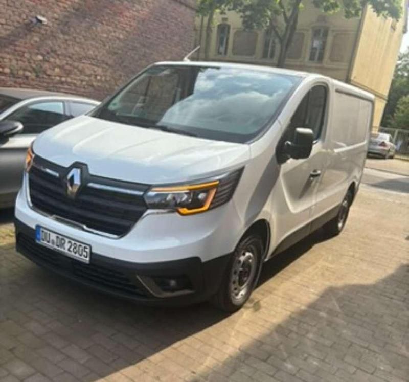 Weiß Gebraucht 2024 Renault Trafic Komfort Van | 25.000 € (Superpreis) - Bild 1/3