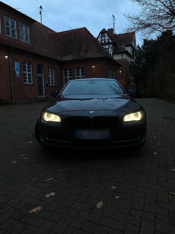 Braun Gebraucht 2010 BMW 528 Performance Limousine | 13.000 € (Fairer Preis) - Bild 1/4