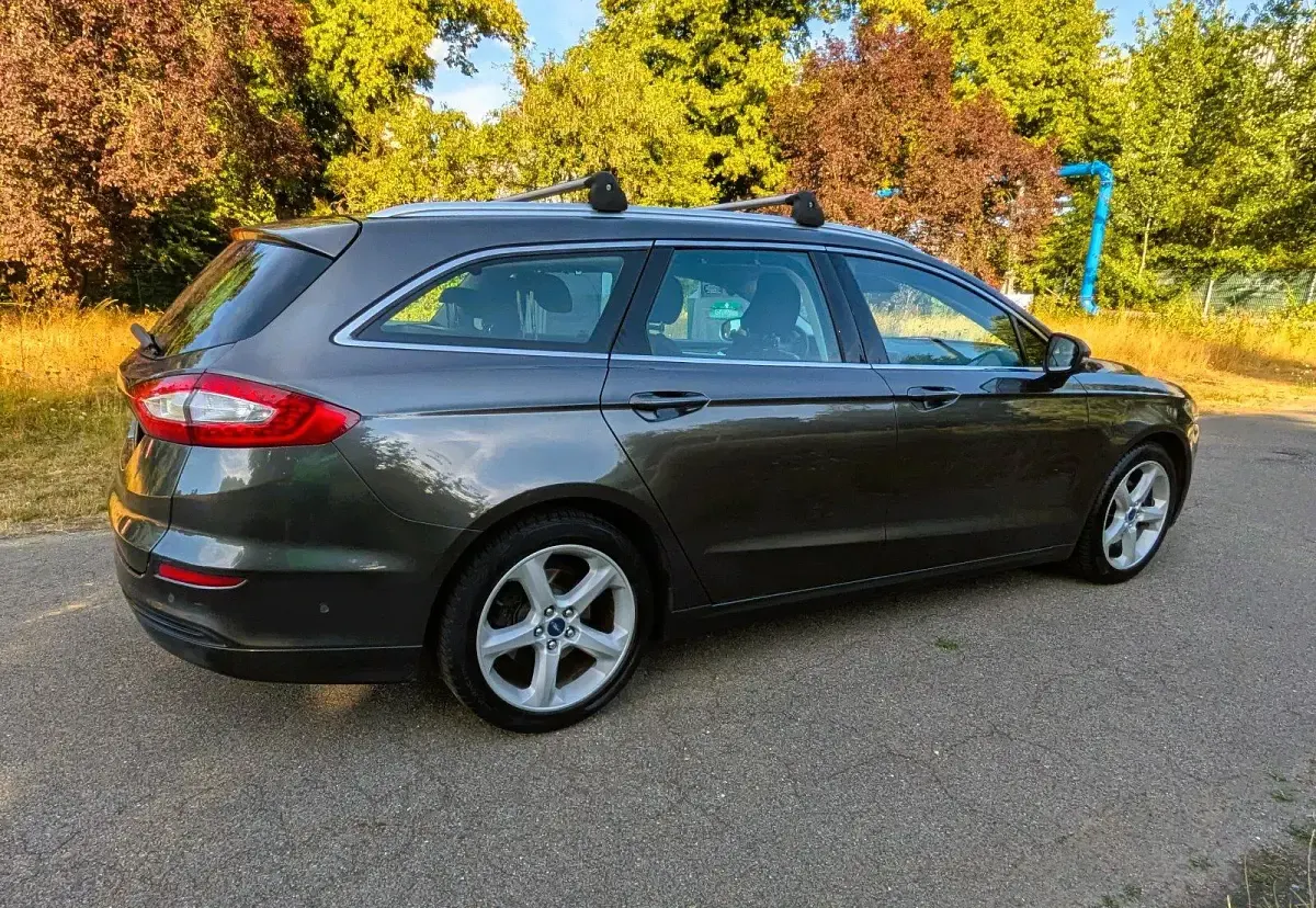 Gebraucht Ford Mondeo Titanium 150 PS (110 kW) 2015 Grau Kombi