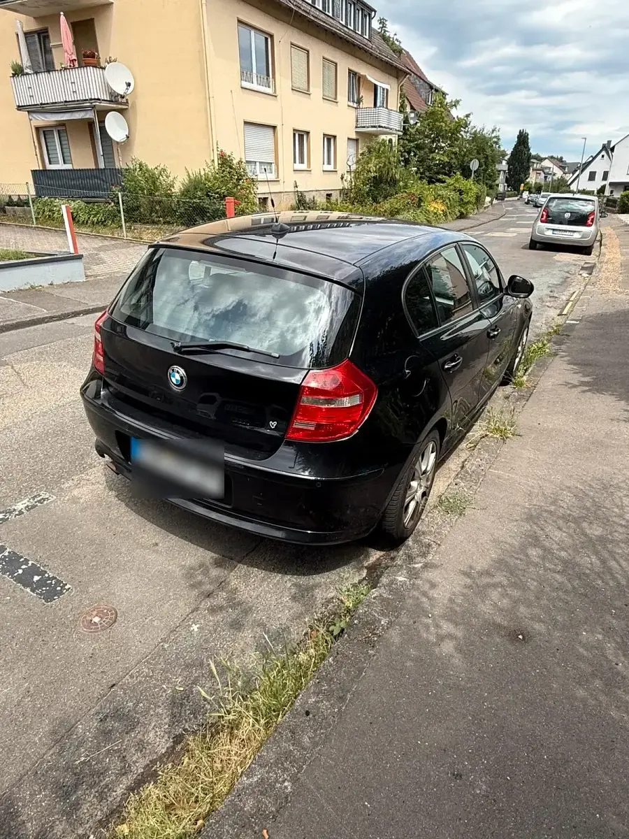 Gebraucht BMW 116 122 PS (89 kW) 2010 Schwarz Kleinwagen