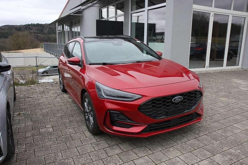 Gebraucht Ford Focus ST-Line X 155 PS (114 kW) 2024 Fantasticrot Kombi