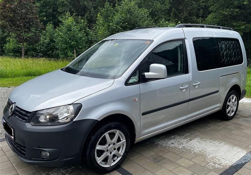 Silber Gebraucht 2011 VW Caddy Maxi Van / Kleinbus | 12.500 € - Bild 1/4