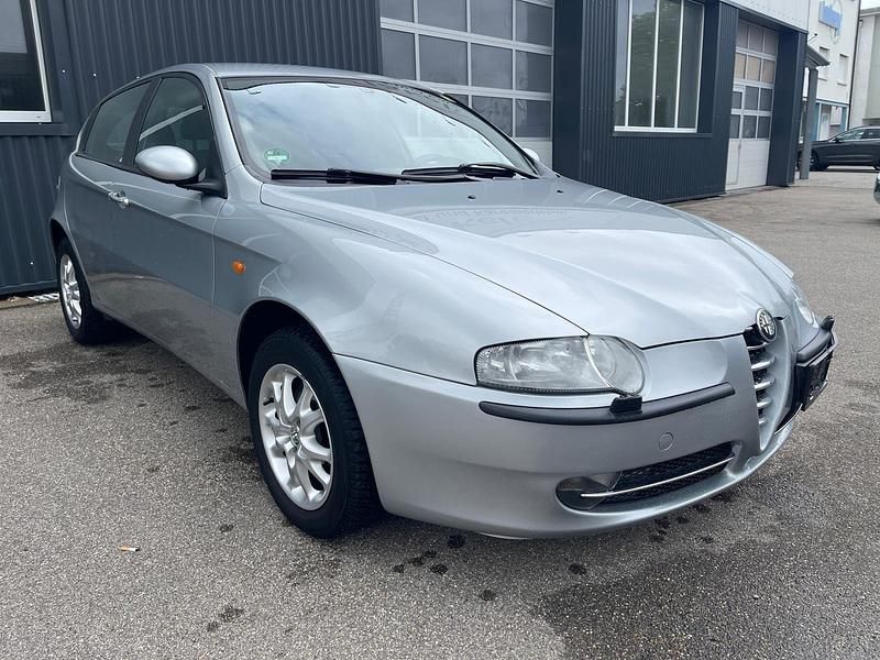 Gebraucht Alfa Romeo 147 105 PS (77 kW) 2003 Grau Kleinwagen