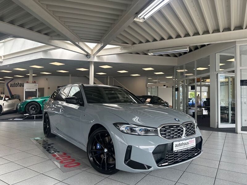 Grau Gebraucht 2024 BMW M340 Performance Limousine | 58.950 € (Fairer Preis) - Bild 1/4