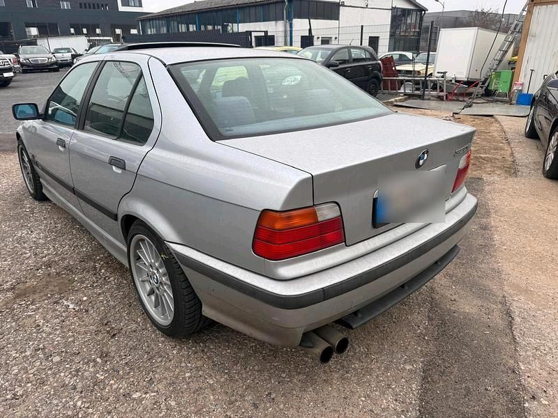 Silber Gebraucht 1996 BMW 320 Basis Limousine | 5.200 € (Etwas zu teuer) - Bild 1/4