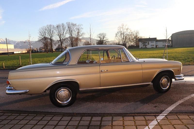 Gebraucht 1965 Mercedes 220 Coupé | 34.950 € - Bild 1/4
