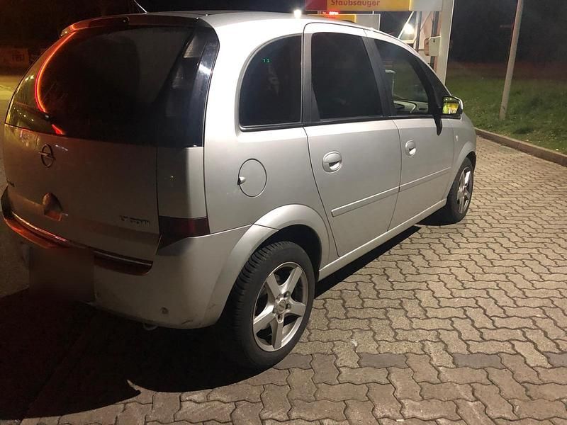Gebraucht Opel Meriva 101 PS (74 kW) 2009 Silber Van / Kleinbus