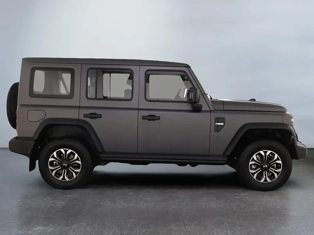 Neu BAW 212 166 PS (122 kW) 2025 Grau SUV