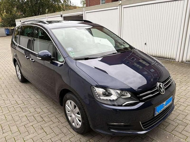 Gebraucht VW Sharan Comfortline 140 PS (102 kW) 2014 Blau Van / Kleinbus