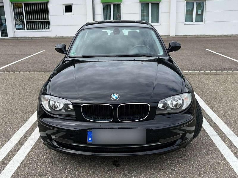 Schwarz Gebraucht 2011 BMW 116 Sport Line Kleinwagen | 6.900 € (Fairer Preis) - Bild 1/4