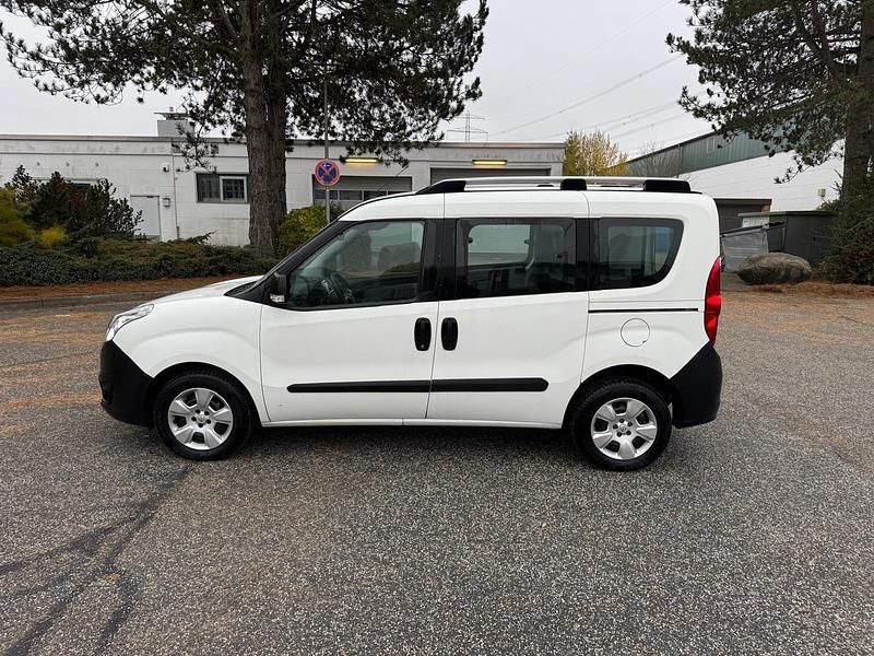 Gebraucht Opel Combo Selection 90 PS (66 kW) 2016 Weiß Van / Kleinbus