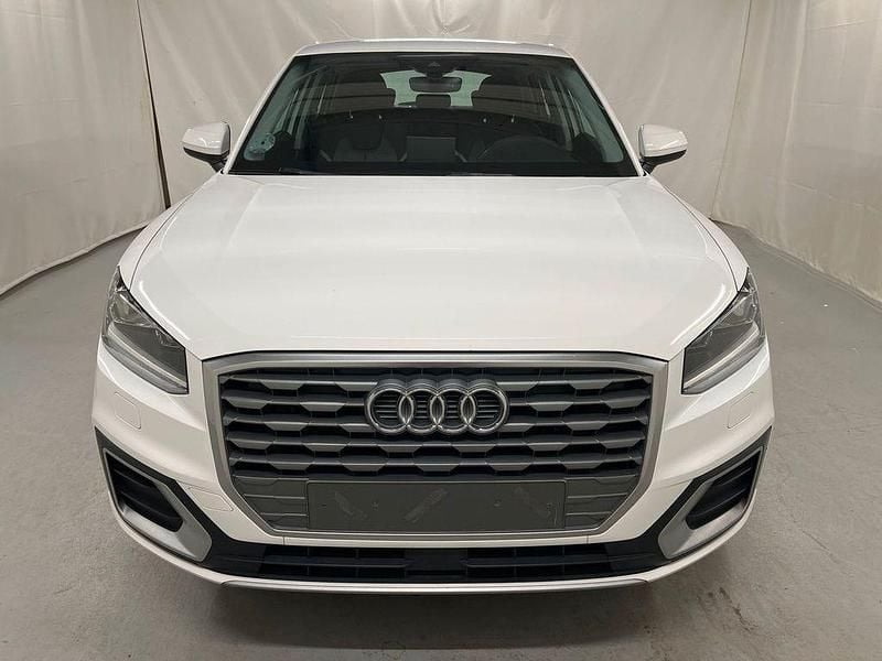 Weiß Gebraucht 2016 Audi Q2 Design SUV | 10.500 € (Fairer Preis) - Bild 1/4