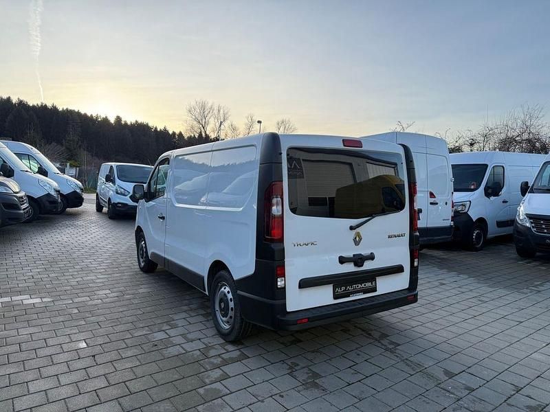 Second-hand Renault Trafic 121 CP (88 kW) 2018 Alb Monovolum